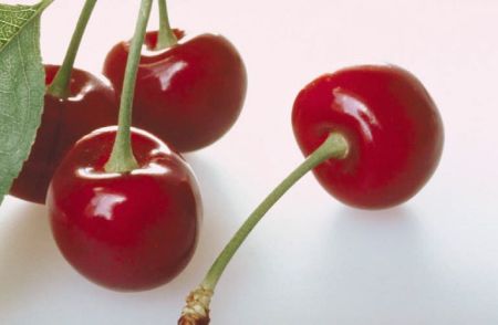 cerezas cerezas Sirve la melatonina para regular el aumento de peso